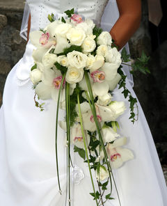 Cascading-Wedding-Bouquets-120718123617     